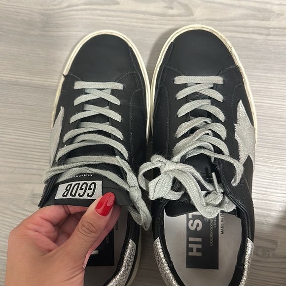GOLDEN GOOSE Hi-Star Leather Low Top Sneakers 🖤 - Picture 2 of 2